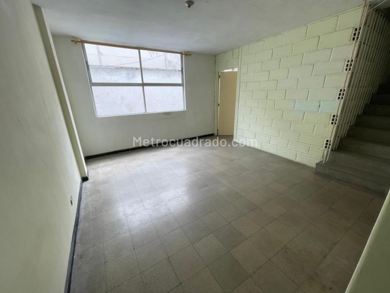 Spacious 5BR Apartment in Prado - 3