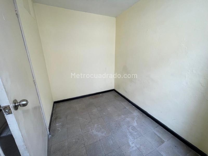 Spacious 5BR Apartment in Prado - 8