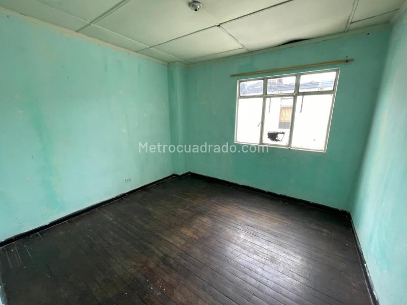 Spacious 5BR Apartment in Prado - 9