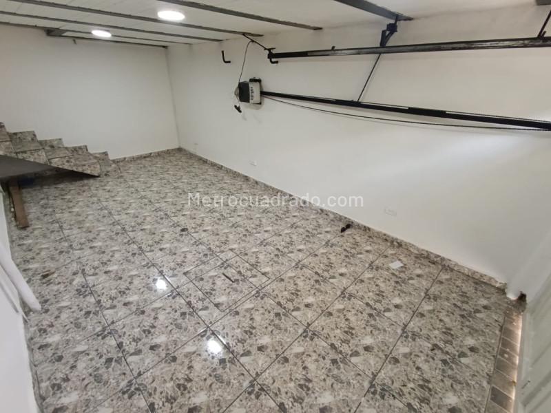 Versatile 3BR House in Bombona - 3