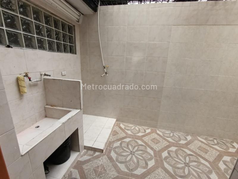 Versatile 3BR House in Bombona - 5