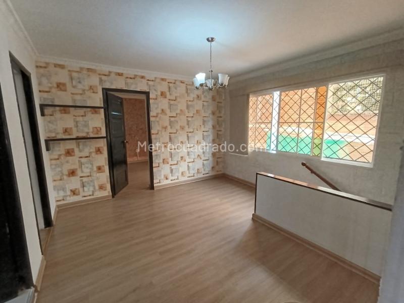 Versatile 3BR House in Bombona - 6