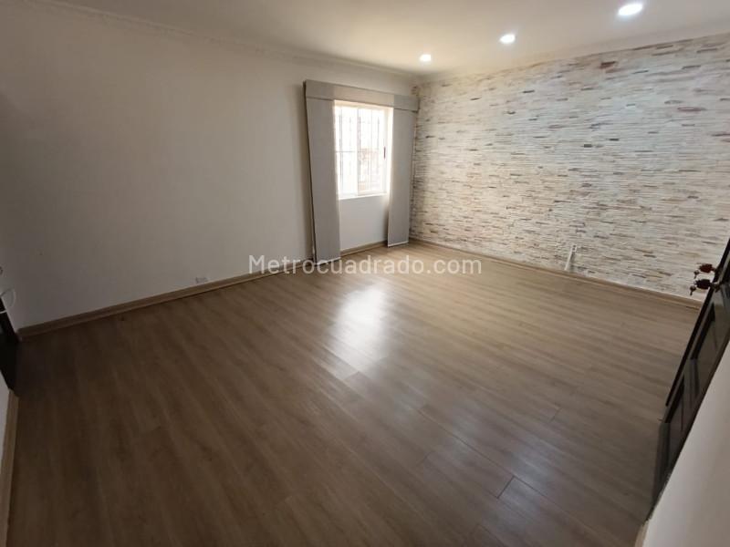 Versatile 3BR House in Bombona - 9