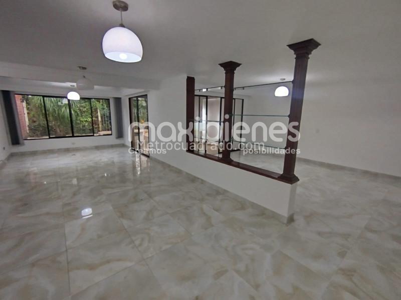 Spacious 4BR Apartment in Castropol - 2