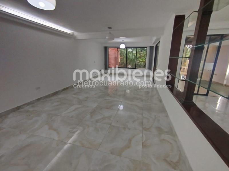 Spacious 4BR Apartment in Castropol - 4
