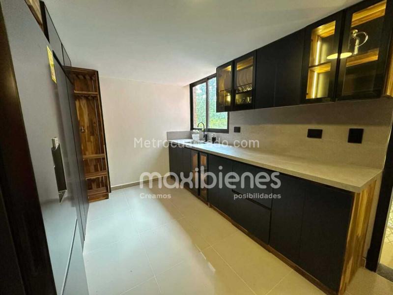 Spacious 4BR House with 4 Baths in Las Palmas - 2