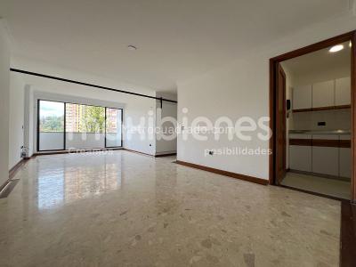 Apartamento de 3 alcobas en arriendo en Castropol, Medellín, 130 m² · foto 3 de 16