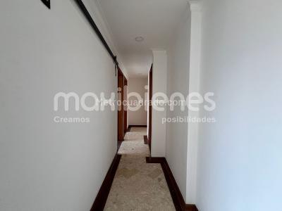 Apartamento de 3 alcobas en arriendo en Castropol, Medellín, 130 m² · foto 4 de 16