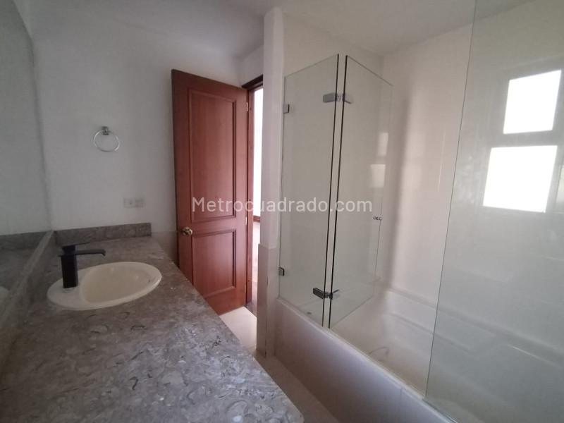 Apartamento Moderno de 3 Alcobas con Cocina Abierta en El Tesoro - 7