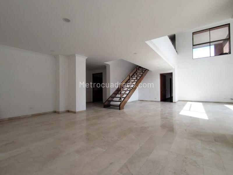 Apartamento Moderno de 3 Alcobas con Cocina Abierta en El Tesoro - 8