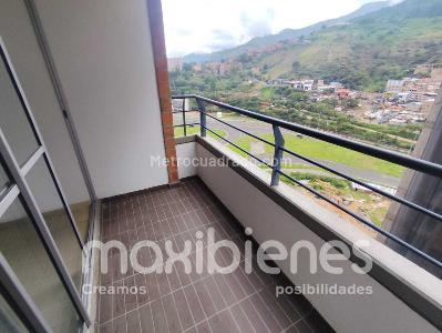 Apartamento de 3 alcobas en venta en Madera, Bello, 71 m² · foto 4 de 13