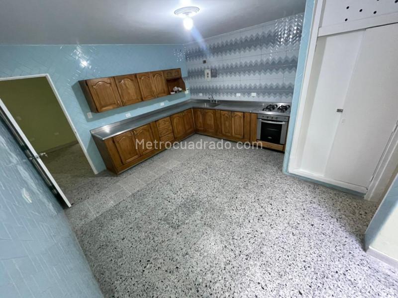 Cozy 5BR House in La America - 3