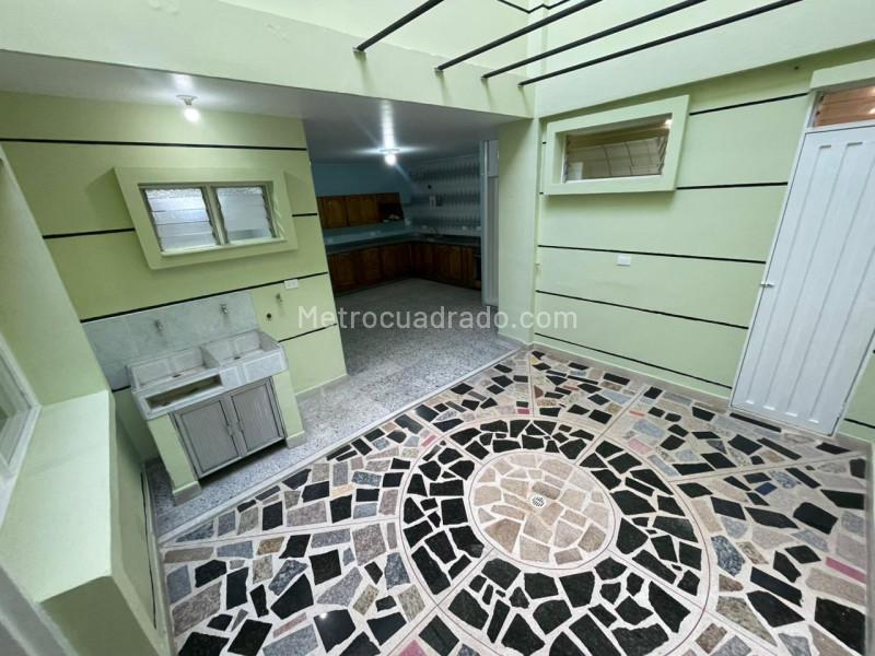 Cozy 5BR House in La America - 6