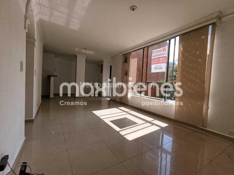 3BR Apartment with Balcony and Parking in Los Colores - 5