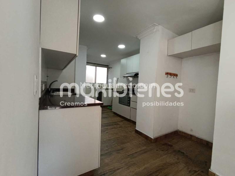3BR Apartment with Balcony and Parking in Los Colores - 6