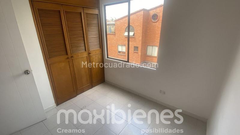 Excellent 4BR Apartment in La Loma Del Indio - 6