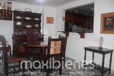 Apartamento de 3 alcobas en venta en Prado, Medellín, 145 m² · foto 2 de 12