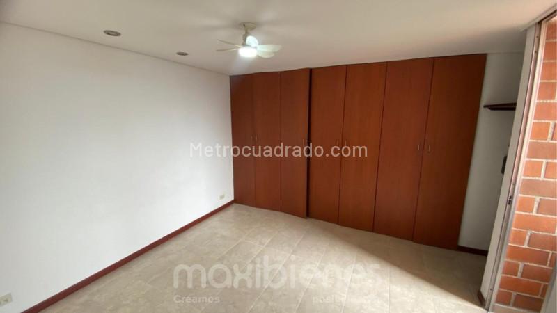 Apartamento amplio de 3 Alcobas en Belén Loma de los Bernal - 9