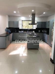 Casa de 4 alcobas en venta en El Carmelo, Sabaneta, 458 m² · foto 6 de 10