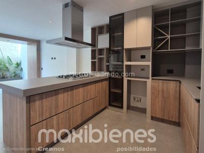 Casa de 5 alcobas en venta en Barro Blanco, Rionegro, 253 m² · foto 2 de 20