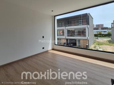 Casa de 5 alcobas en venta en Barro Blanco, Rionegro, 253 m² · foto 8 de 20