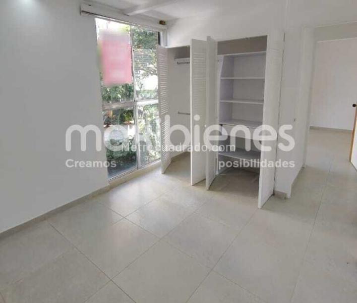 Apartamento amplio de 4 Alcobas en Las Florida, El Poblado - 2