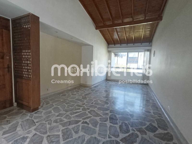 Spacious 4BR Apartment in Calasanz - 6