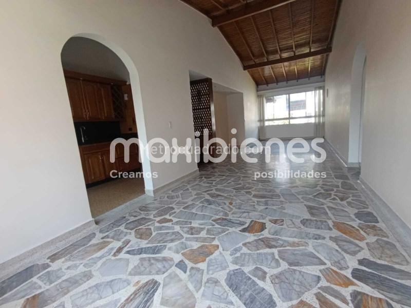 Spacious 4BR Apartment in Calasanz - 7
