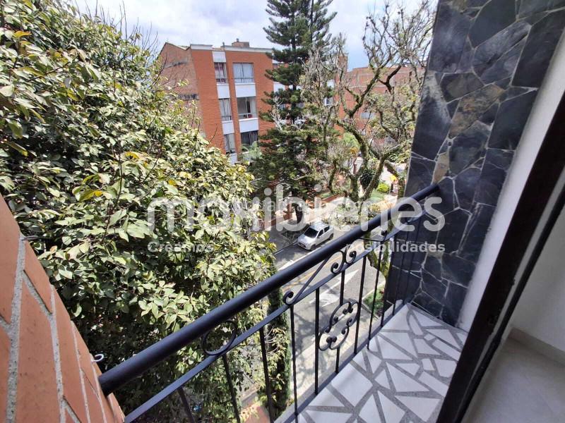 3BR Apartment in Closed Unit near Parque de la Floresta, Medellín - 2