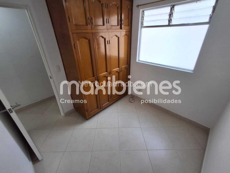 3BR Apartment in Closed Unit near Parque de la Floresta, Medellín - 4