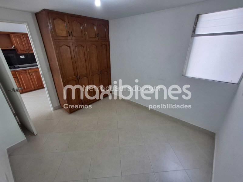 3BR Apartment in Closed Unit near Parque de la Floresta, Medellín - 6