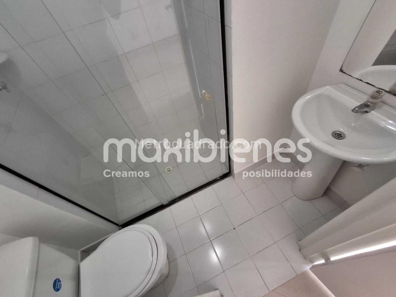 3BR Apartment in Closed Unit near Parque de la Floresta, Medellín - 7