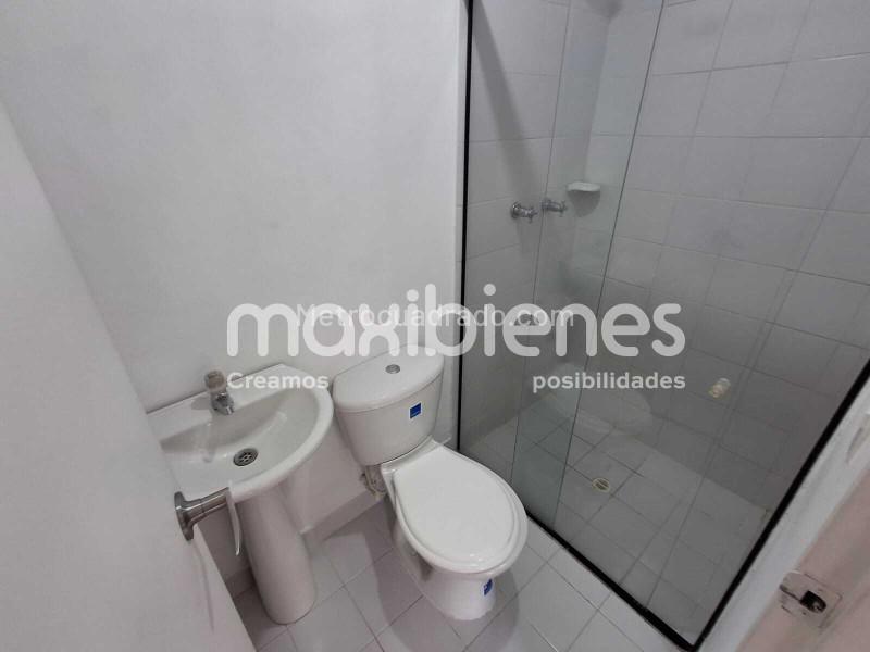 3BR Apartment in Closed Unit near Parque de la Floresta, Medellín - 8