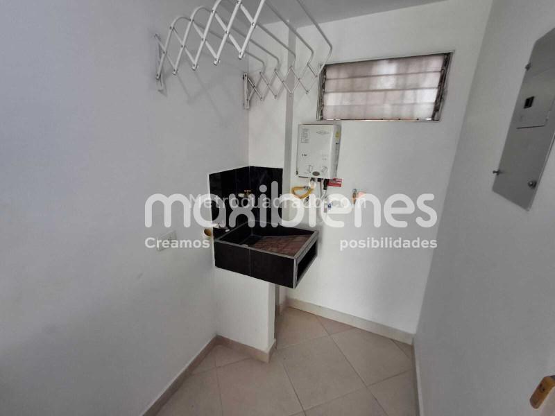 3BR Apartment in Closed Unit near Parque de la Floresta, Medellín - 9