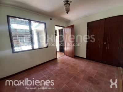 Casa de 5 alcobas en arriendo en Belen Alameda, Medellín, 328 m² · foto 9 de 19