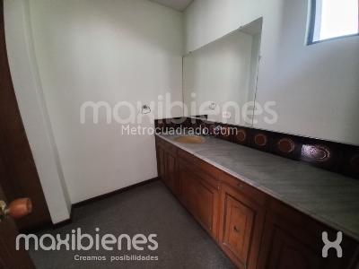 Casa de 5 alcobas en arriendo en Belen Alameda, Medellín, 328 m² · foto 14 de 19