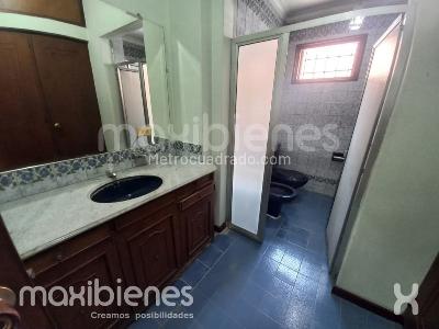 Casa de 5 alcobas en arriendo en Belen Alameda, Medellín, 328 m² · foto 15 de 19