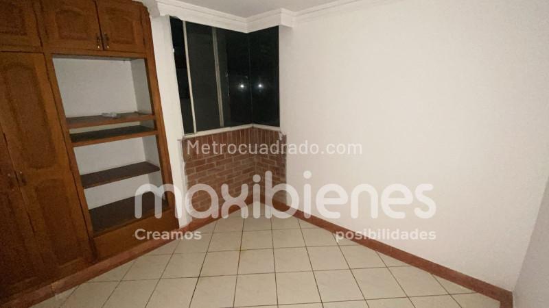 Apartamento de 3 Alcobas con Zonas Sociales en Bombona