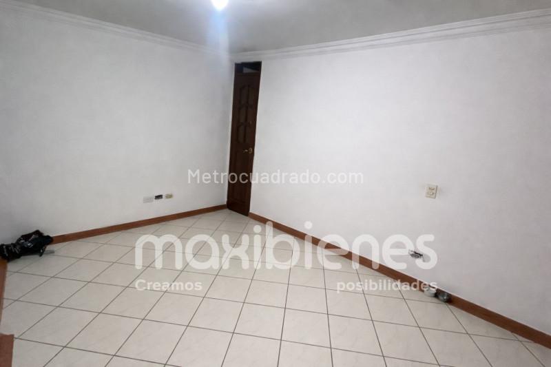 Apartamento de 3 Alcobas con Zonas Sociales en Bombona - 3