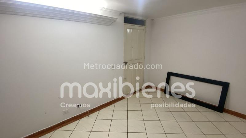 Apartamento de 3 Alcobas con Zonas Sociales en Bombona - 5