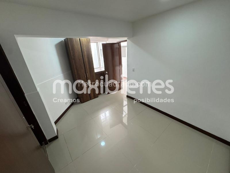 Spacious 5BR Apartment in Floresta - 3