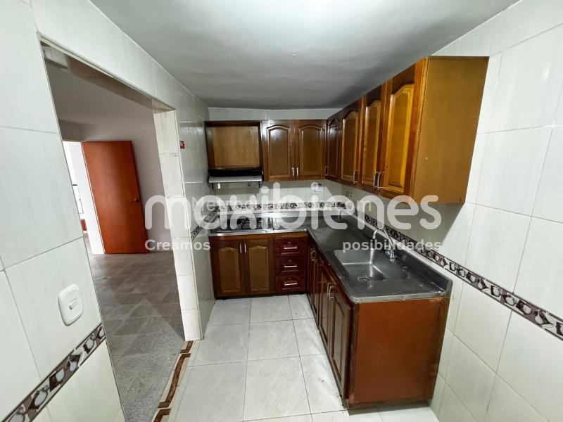 Casa Funcional de 5 Alcobas en Arriendo en Calasanz - 2