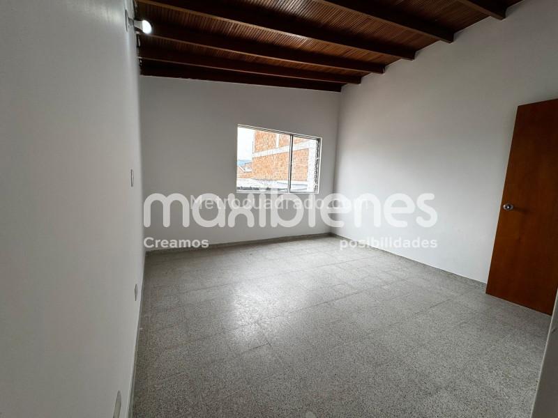 Casa Funcional de 5 Alcobas en Arriendo en Calasanz - 3