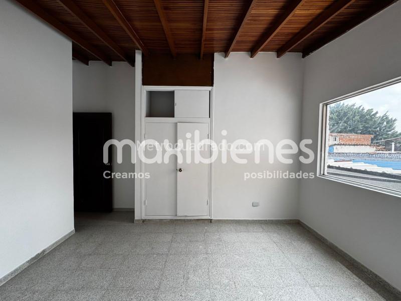 Casa Funcional de 5 Alcobas en Arriendo en Calasanz - 6