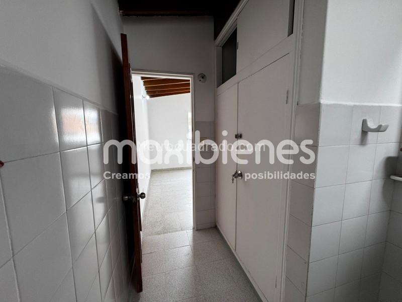 Casa Funcional de 5 Alcobas en Arriendo en Calasanz - 8