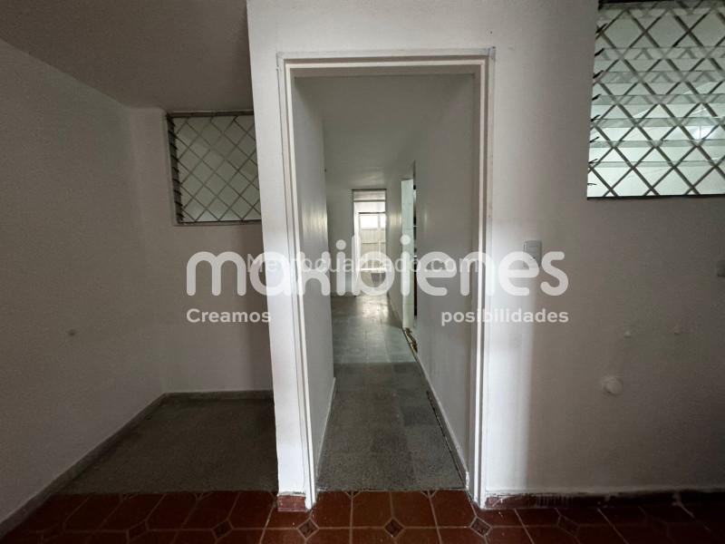 Casa Funcional de 5 Alcobas en Arriendo en Calasanz - 9