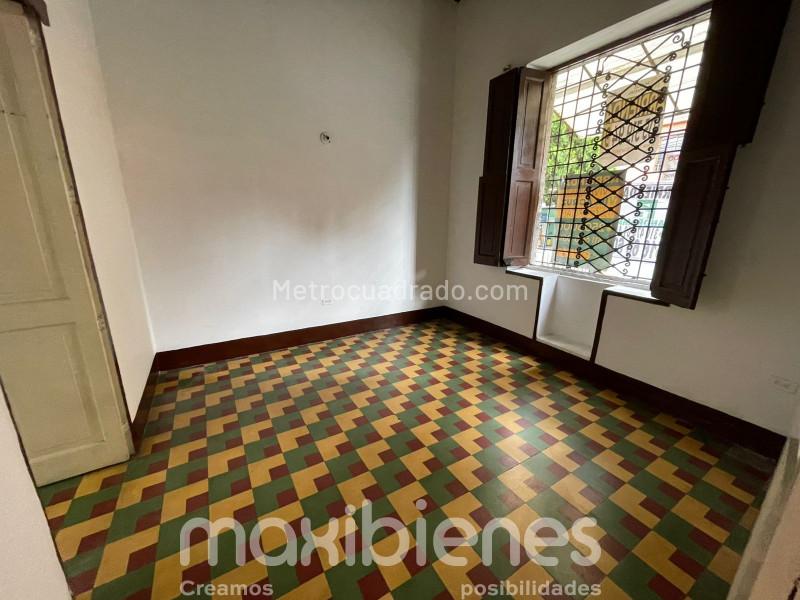 Spacious 5BR House in Manrique Central 1 - 2