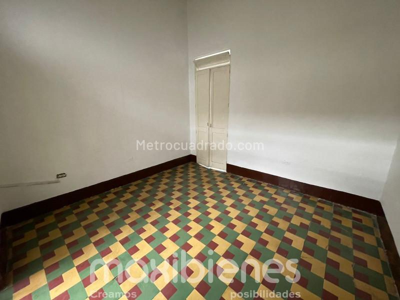 Spacious 5BR House in Manrique Central 1 - 6