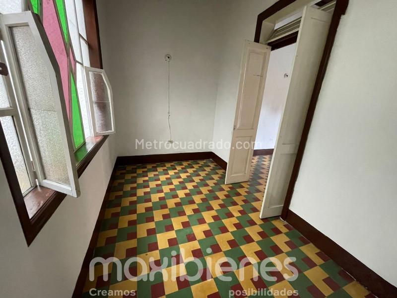 Spacious 5BR House in Manrique Central 1 - 7