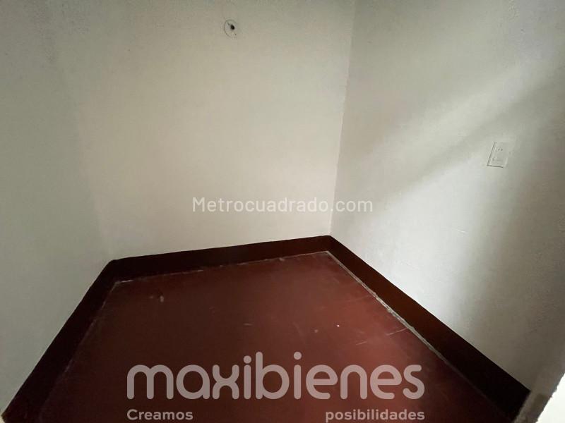 Spacious 5BR House in Manrique Central 1 - 9